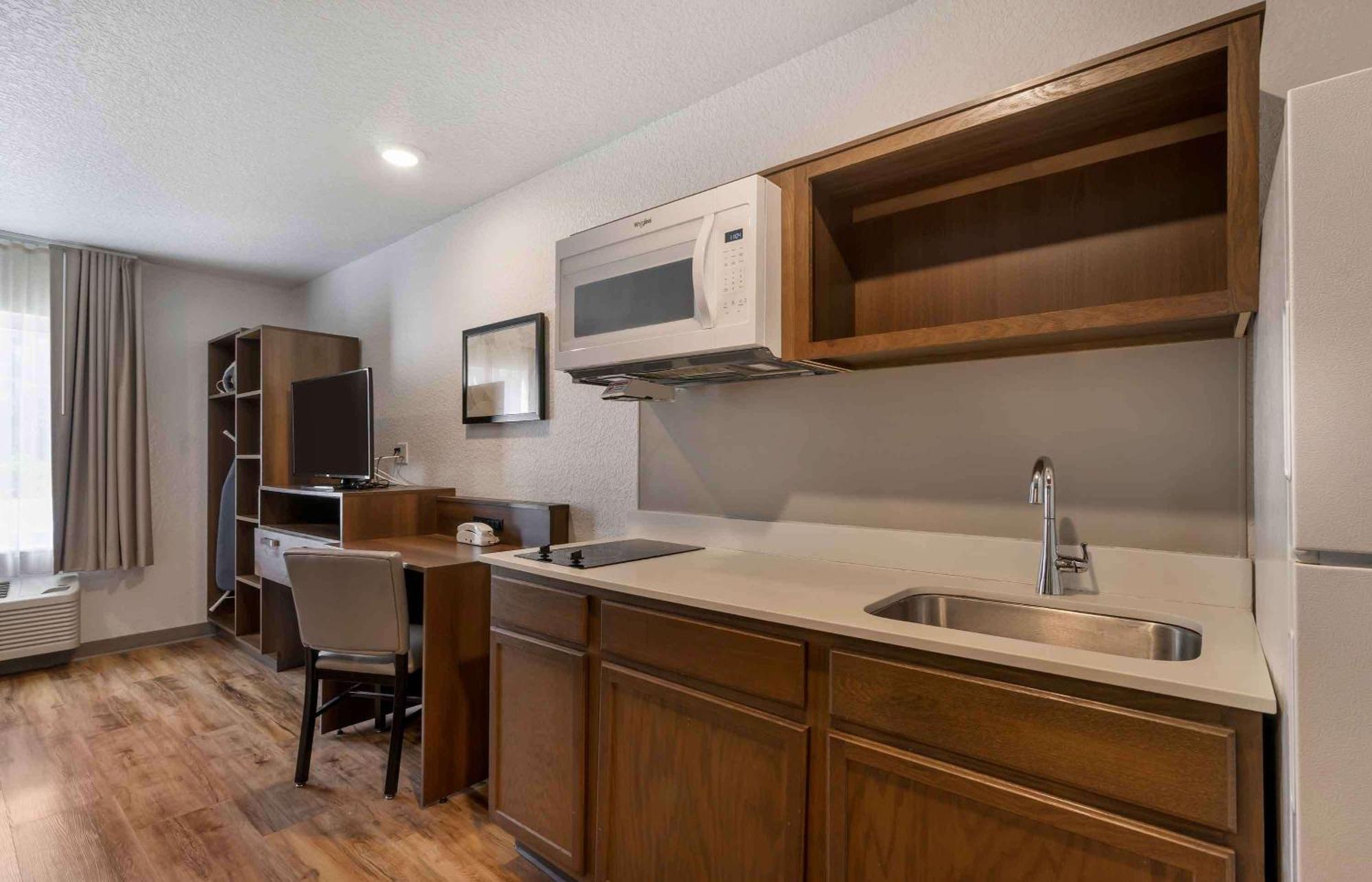 Extended Stay America Select Suites - Tampa - Brandon - East Heartland Exteriér fotografie